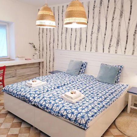Jaszbereny Boutique Room Екстериор снимка