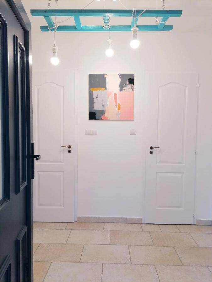 Jaszbereny Boutique Room Екстериор снимка