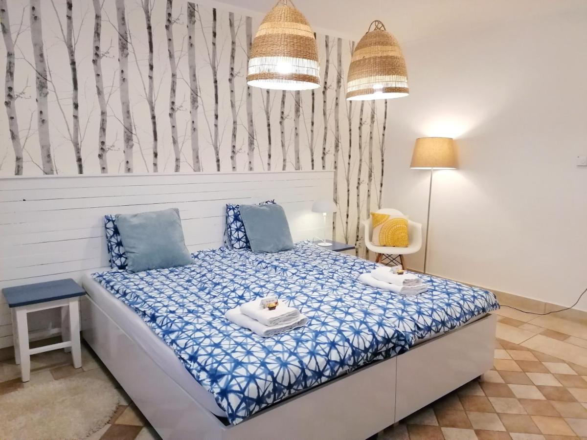 Jaszbereny Boutique Room Екстериор снимка
